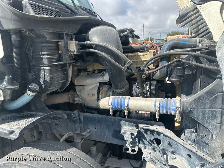 image for item DH1828 2012 Freightliner Cascadia  semi truck