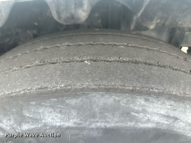 image for item DH1828 2012 Freightliner Cascadia  semi truck