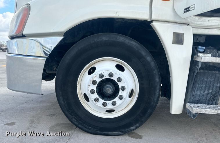 image for item DH1828 2012 Freightliner Cascadia  semi truck