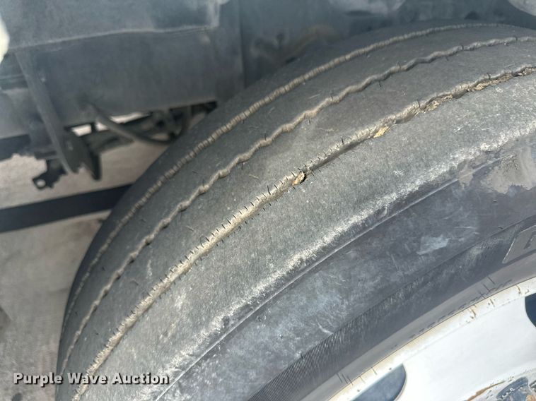 image for item DH1828 2012 Freightliner Cascadia  semi truck