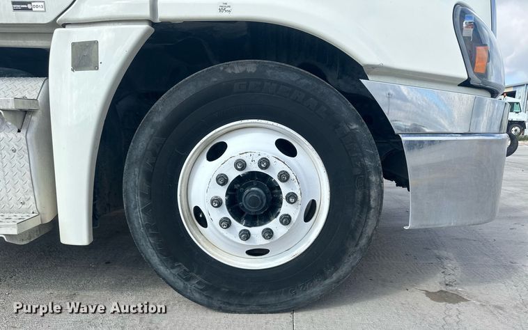 image for item DH1828 2012 Freightliner Cascadia  semi truck