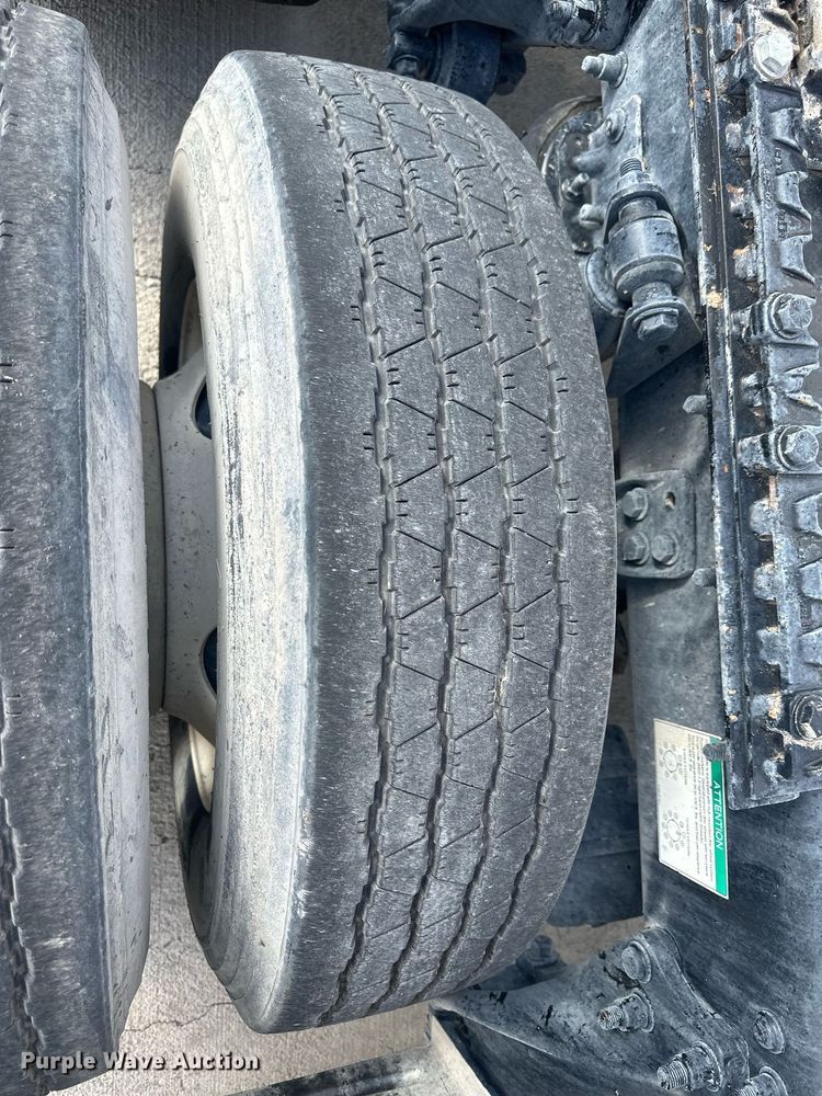 image for item DH1828 2012 Freightliner Cascadia  semi truck