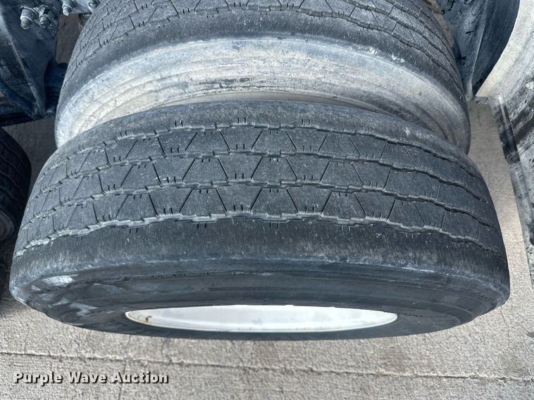 image for item DH1828 2012 Freightliner Cascadia  semi truck