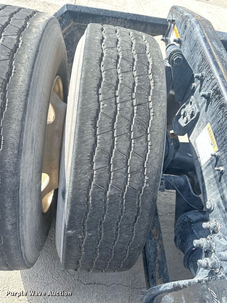 image for item DH1828 2012 Freightliner Cascadia  semi truck