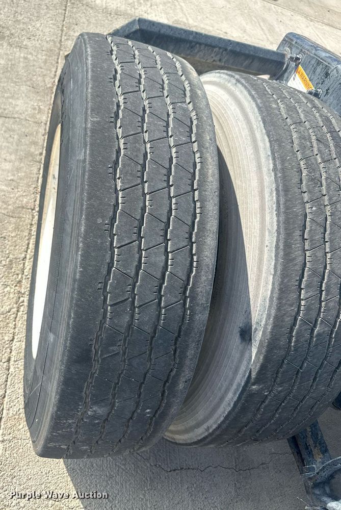 image for item DH1828 2012 Freightliner Cascadia  semi truck