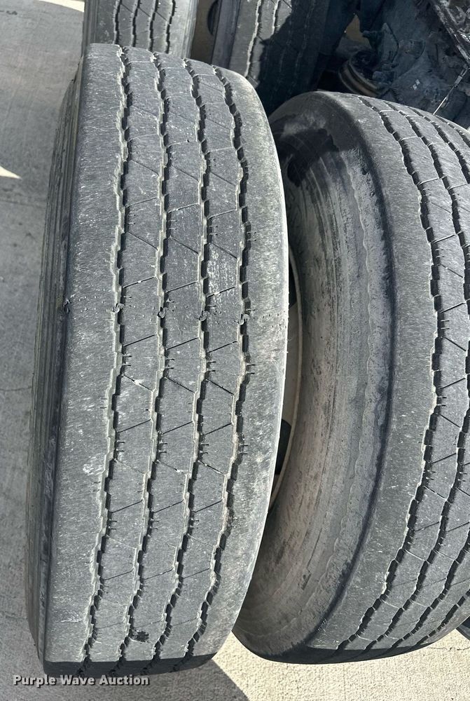 image for item DH1828 2012 Freightliner Cascadia  semi truck