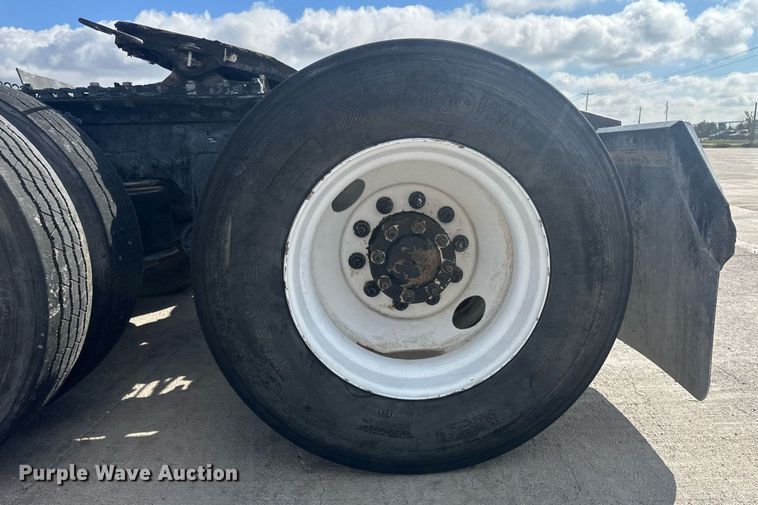 image for item DH1828 2012 Freightliner Cascadia  semi truck