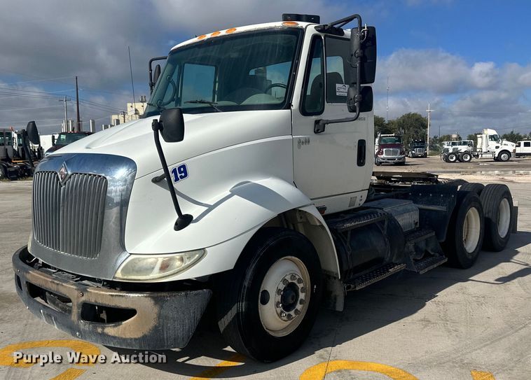 image for item DH1829 2007 International 8600  semi truck