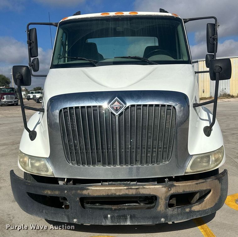 image for item DH1829 2007 International 8600  semi truck