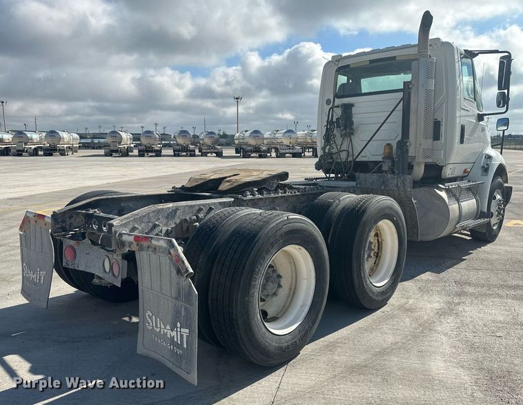 image for item DH1829 2007 International 8600  semi truck