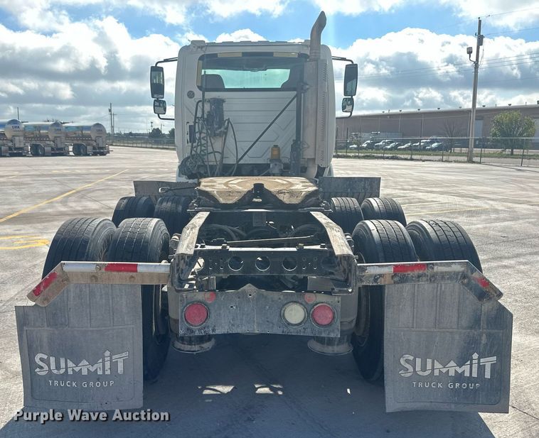 image for item DH1829 2007 International 8600  semi truck