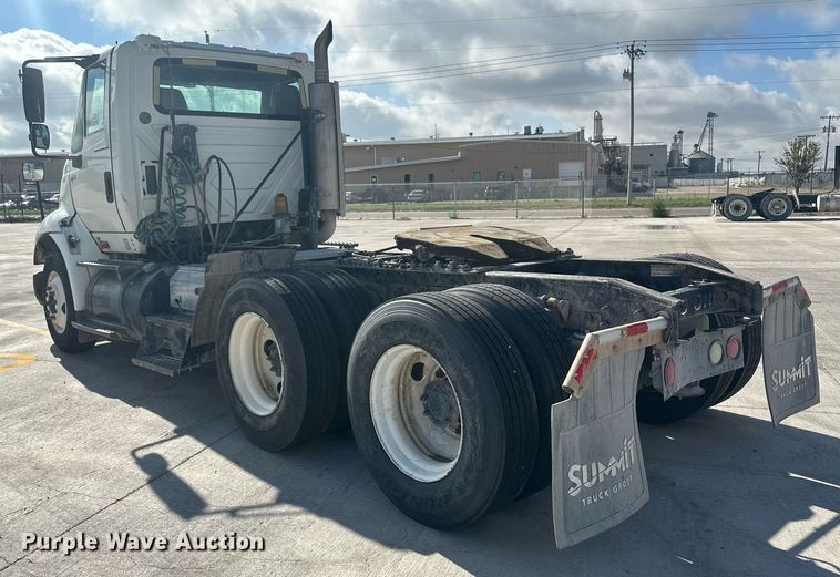 image for item DH1829 2007 International 8600  semi truck