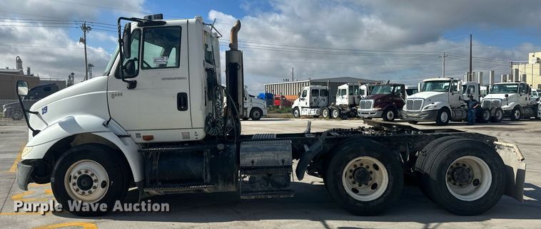 image for item DH1829 2007 International 8600  semi truck