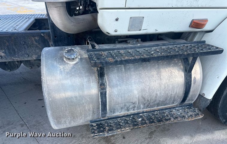 image for item DH1829 2007 International 8600  semi truck