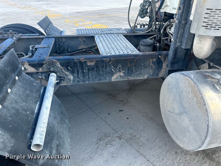 image for item DH1829 2007 International 8600  semi truck