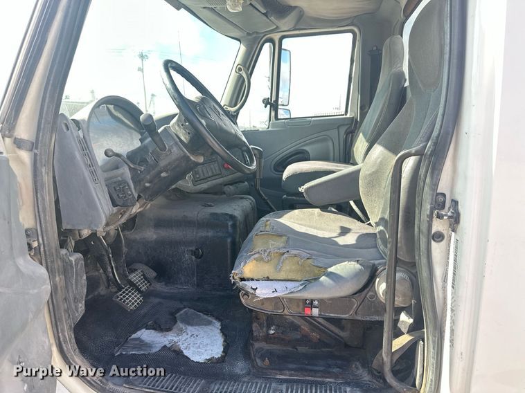 image for item DH1829 2007 International 8600  semi truck