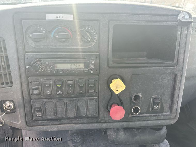 image for item DH1829 2007 International 8600  semi truck