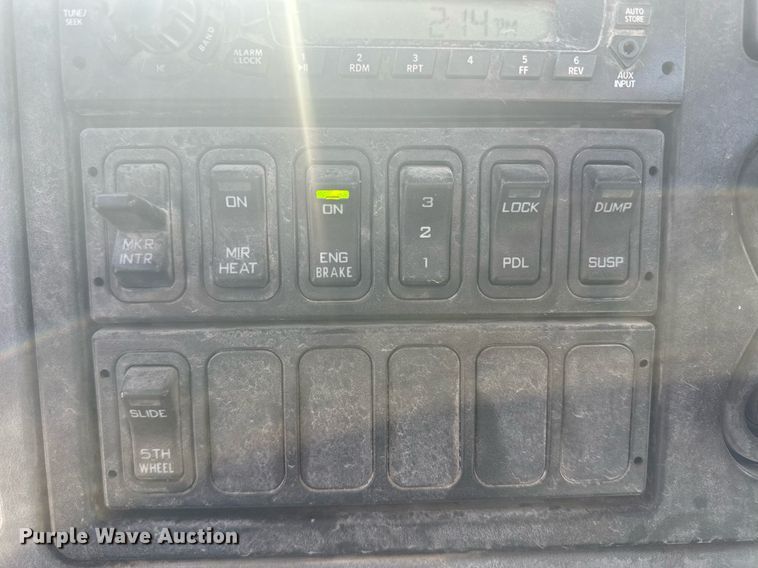 image for item DH1829 2007 International 8600  semi truck