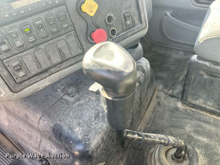 image for item DH1829 2007 International 8600  semi truck