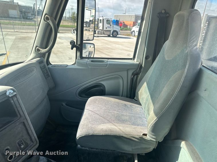 image for item DH1829 2007 International 8600  semi truck