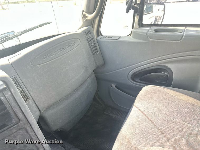 image for item DH1829 2007 International 8600  semi truck