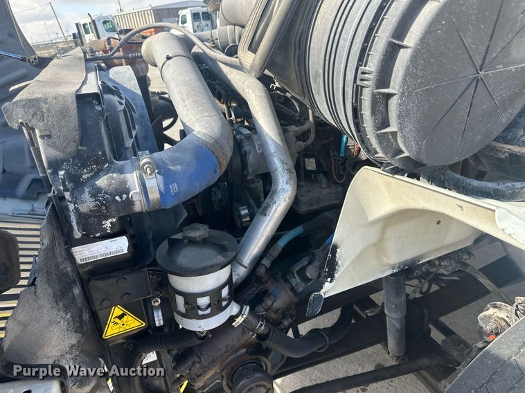 image for item DH1829 2007 International 8600  semi truck