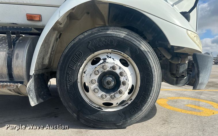image for item DH1829 2007 International 8600  semi truck
