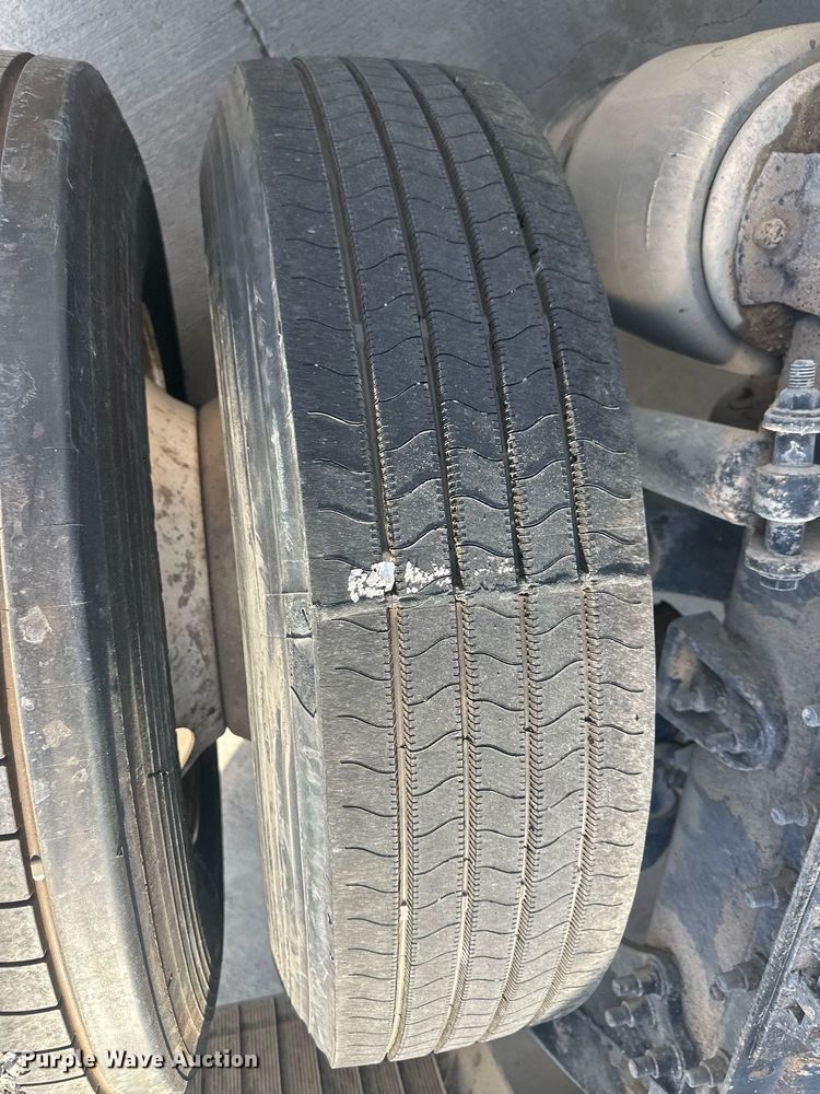 image for item DH1829 2007 International 8600  semi truck