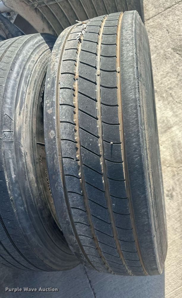 image for item DH1829 2007 International 8600  semi truck