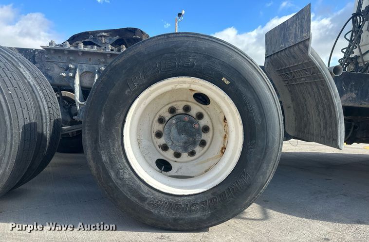 image for item DH1829 2007 International 8600  semi truck