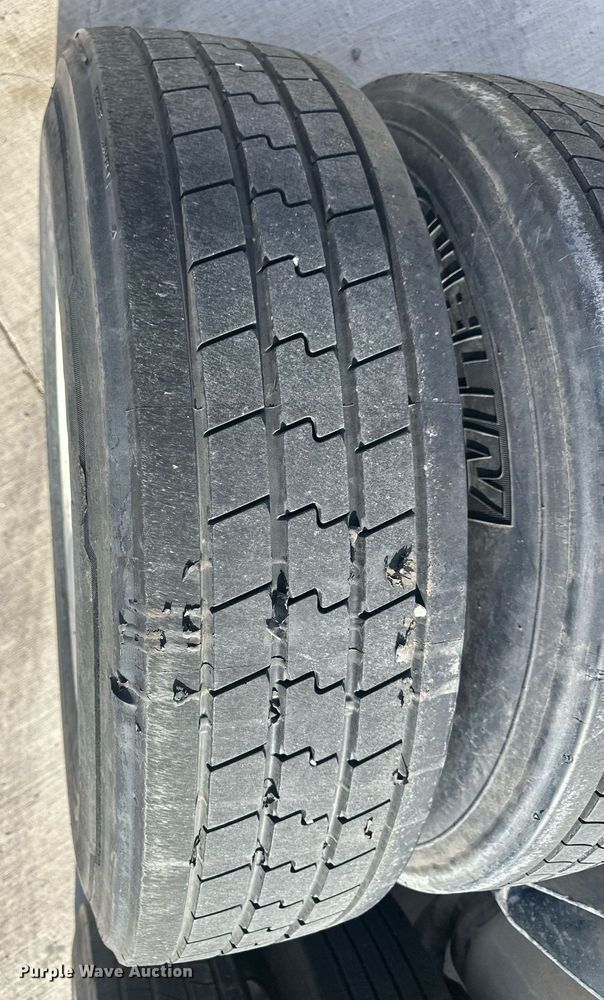 image for item DH1829 2007 International 8600  semi truck