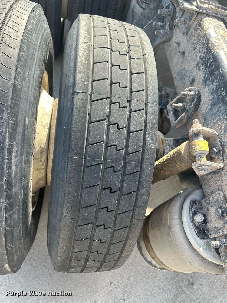 image for item DH1829 2007 International 8600  semi truck