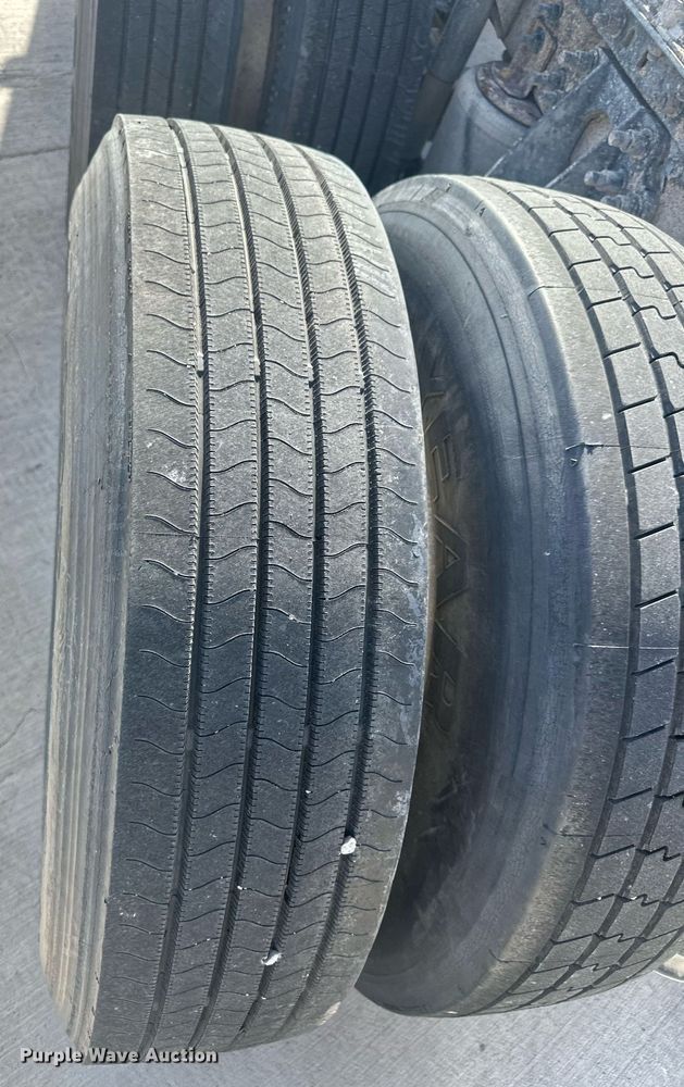 image for item DH1829 2007 International 8600  semi truck