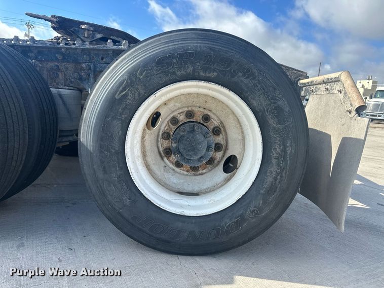 image for item DH1829 2007 International 8600  semi truck