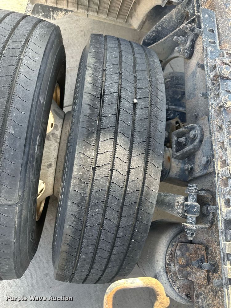 image for item DH1829 2007 International 8600  semi truck