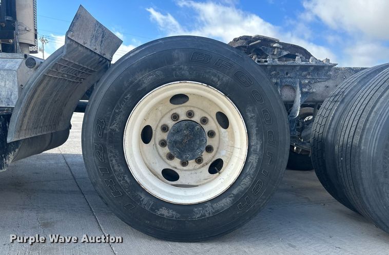 image for item DH1829 2007 International 8600  semi truck