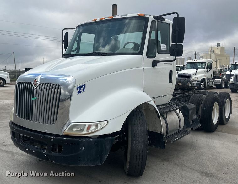 image for item DH1830 2005 International 8600  semi truck