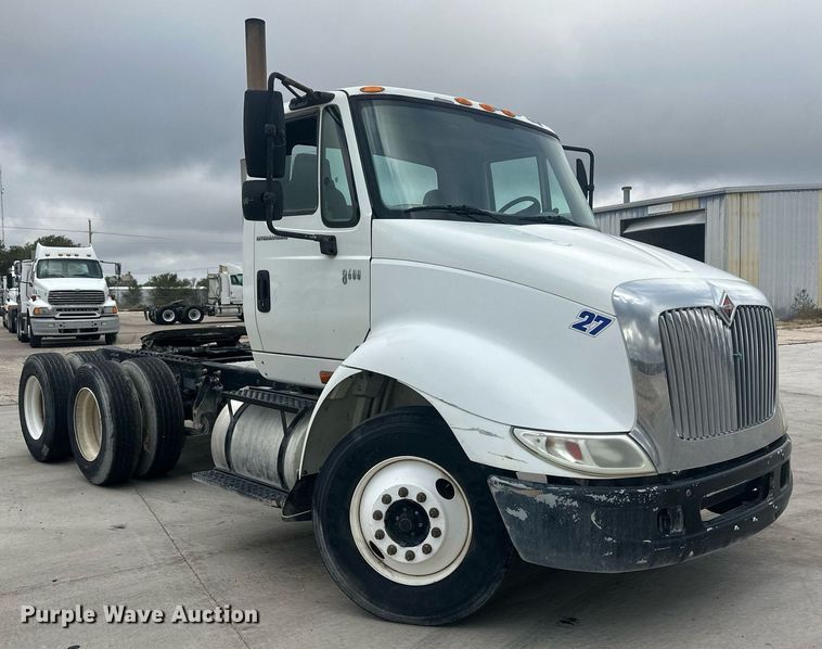 image for item DH1830 2005 International 8600  semi truck