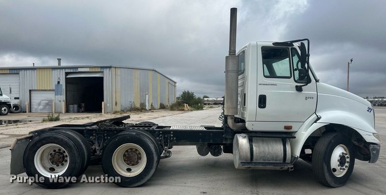 image for item DH1830 2005 International 8600  semi truck