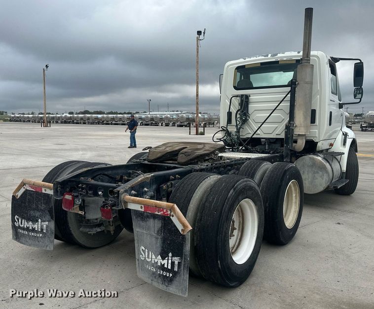 image for item DH1830 2005 International 8600  semi truck