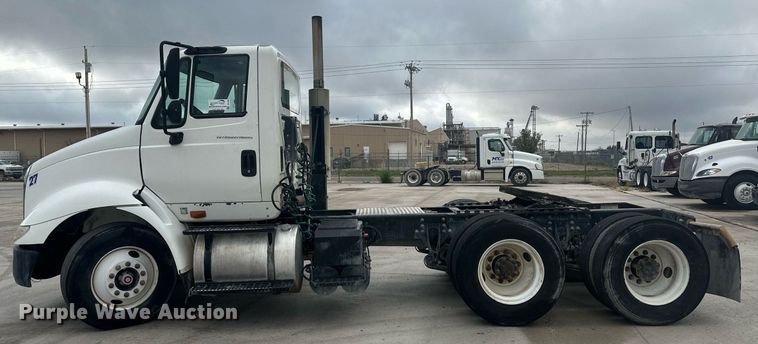 image for item DH1830 2005 International 8600  semi truck