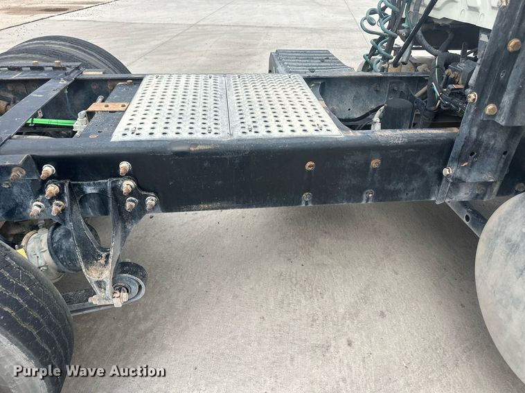 image for item DH1830 2005 International 8600  semi truck