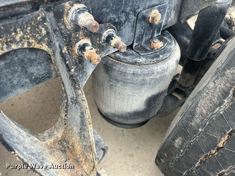 image for item DH1830 2005 International 8600  semi truck