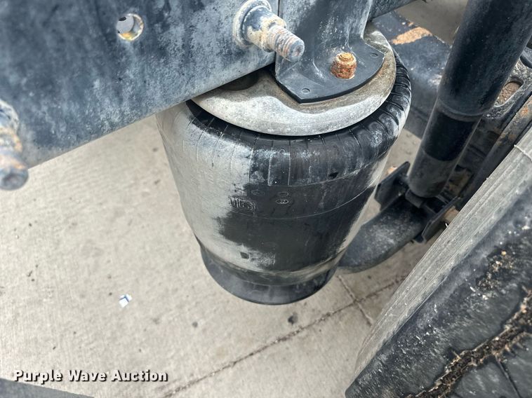 image for item DH1830 2005 International 8600  semi truck