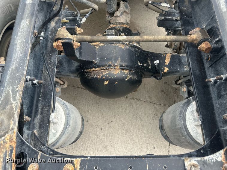 image for item DH1830 2005 International 8600  semi truck