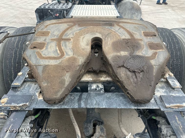 image for item DH1830 2005 International 8600  semi truck