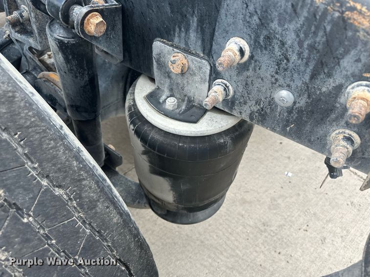 image for item DH1830 2005 International 8600  semi truck