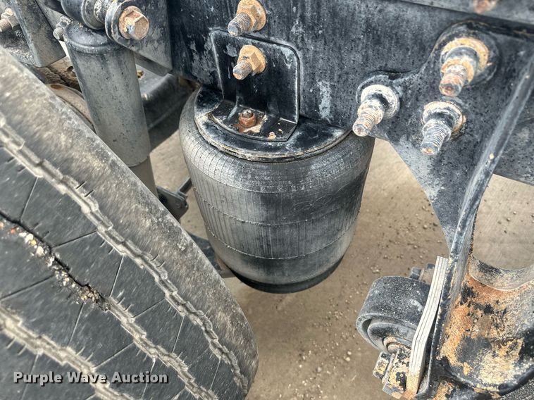 image for item DH1830 2005 International 8600  semi truck