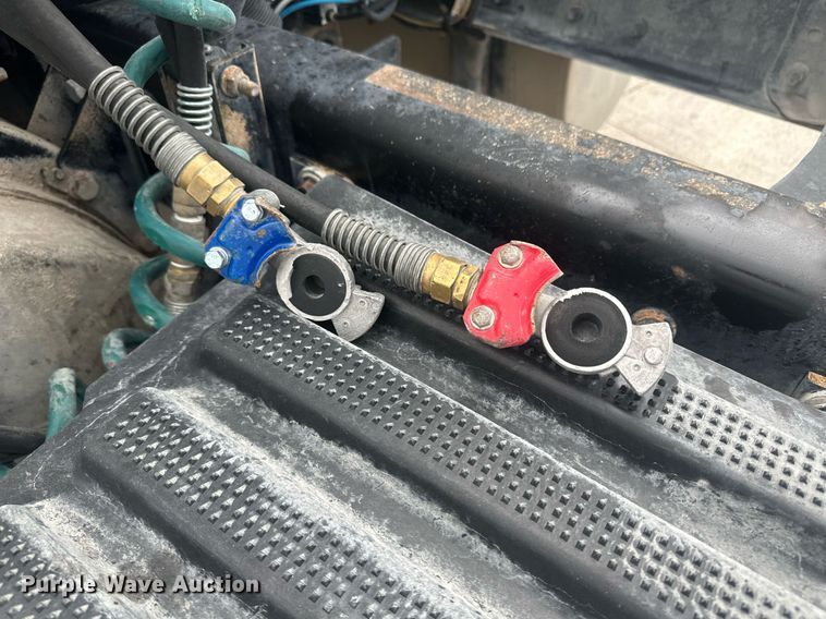 image for item DH1830 2005 International 8600  semi truck