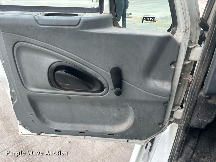 image for item DH1830 2005 International 8600  semi truck